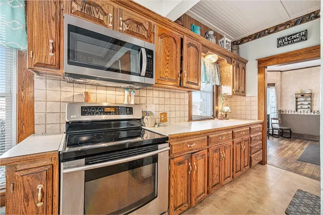 $700,000 | 2 South Sibley Street, Buckner, MO 64016