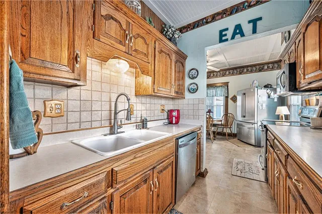 $700,000 | 2 South Sibley Street, Buckner, MO 64016