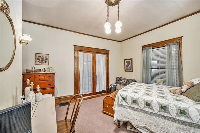 $700,000 | 2 South Sibley Street, Buckner, MO 64016