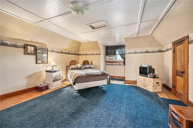 $700,000 | 2 South Sibley Street, Buckner, MO 64016