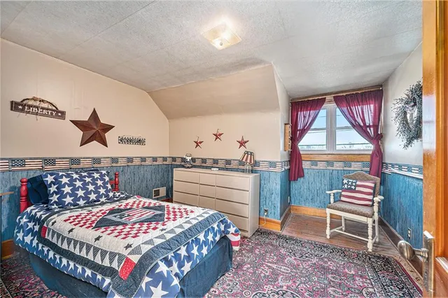 $700,000 | 2 South Sibley Street, Buckner, MO 64016