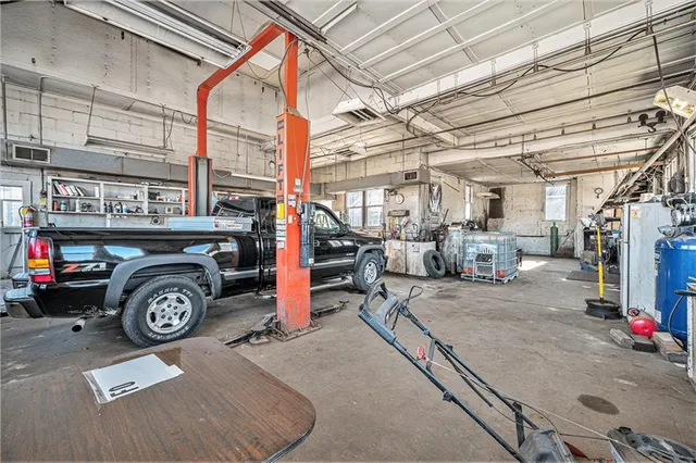 $700,000 | 2 South Sibley Street, Buckner, MO 64016