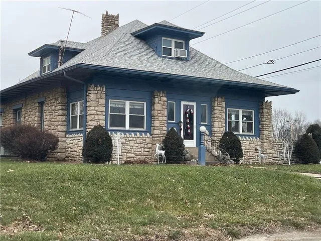 $700,000 | 2 South Sibley Street, Buckner, MO 64016