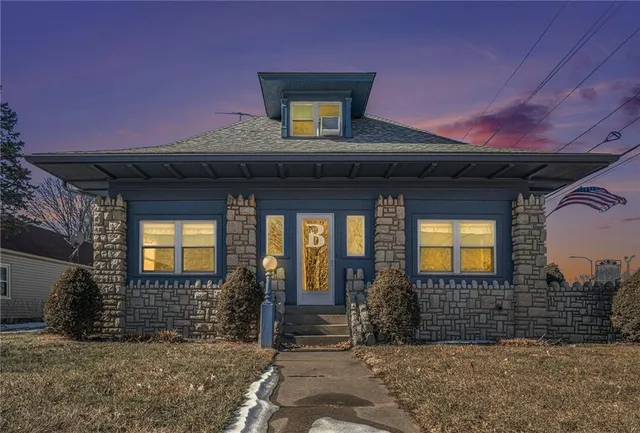 $700,000 | 2 South Sibley Street, Buckner, MO 64016