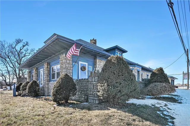 $700,000 | 2 South Sibley Street, Buckner, MO 64016