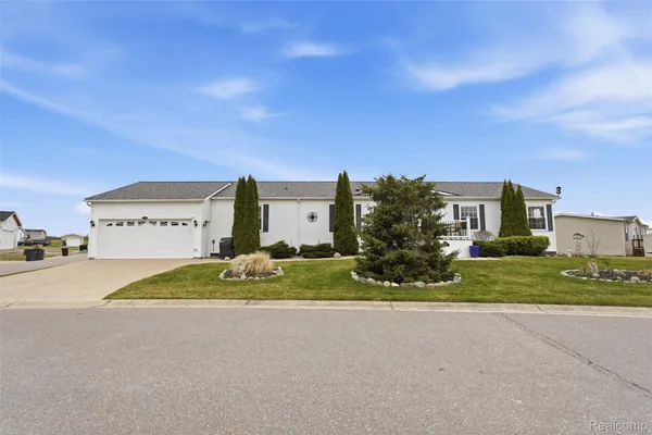 $149,900 | 11186 Chestnut Hill Court, South Lyon, MI 48178