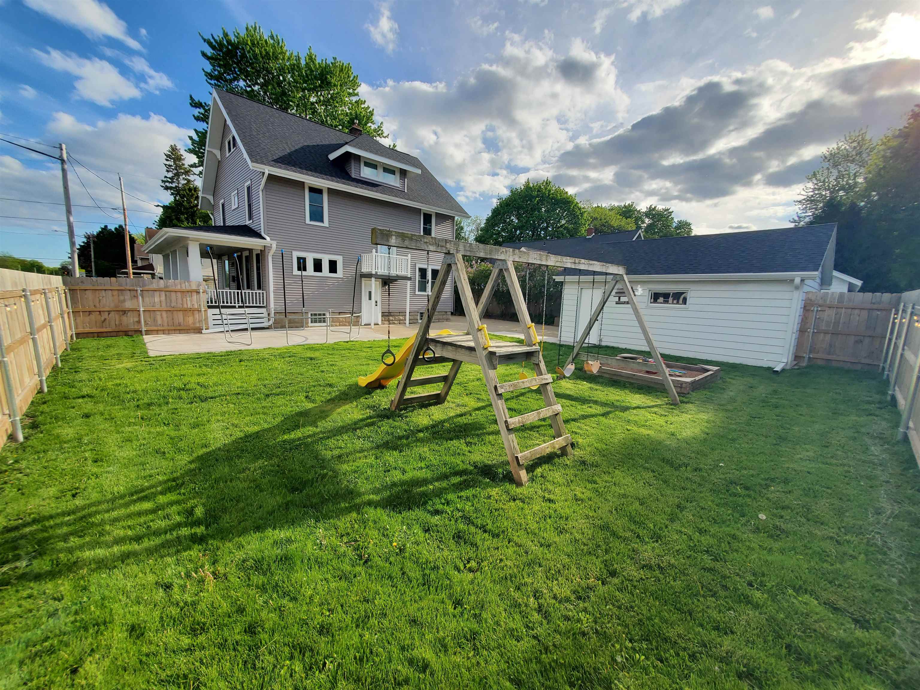 719 South Memorial Drive Appleton, WI 54914 - Photo 4 of 27