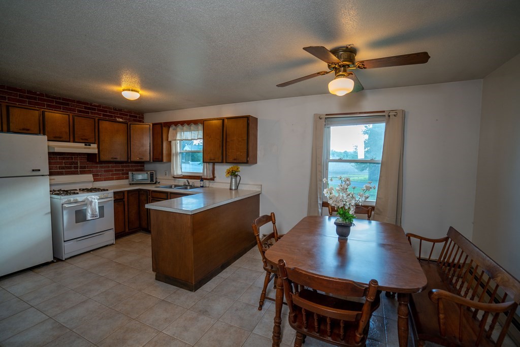 167 Hadley Road Sunderland, MA 01375 - Photo 6 of 20 Gallery Image 6