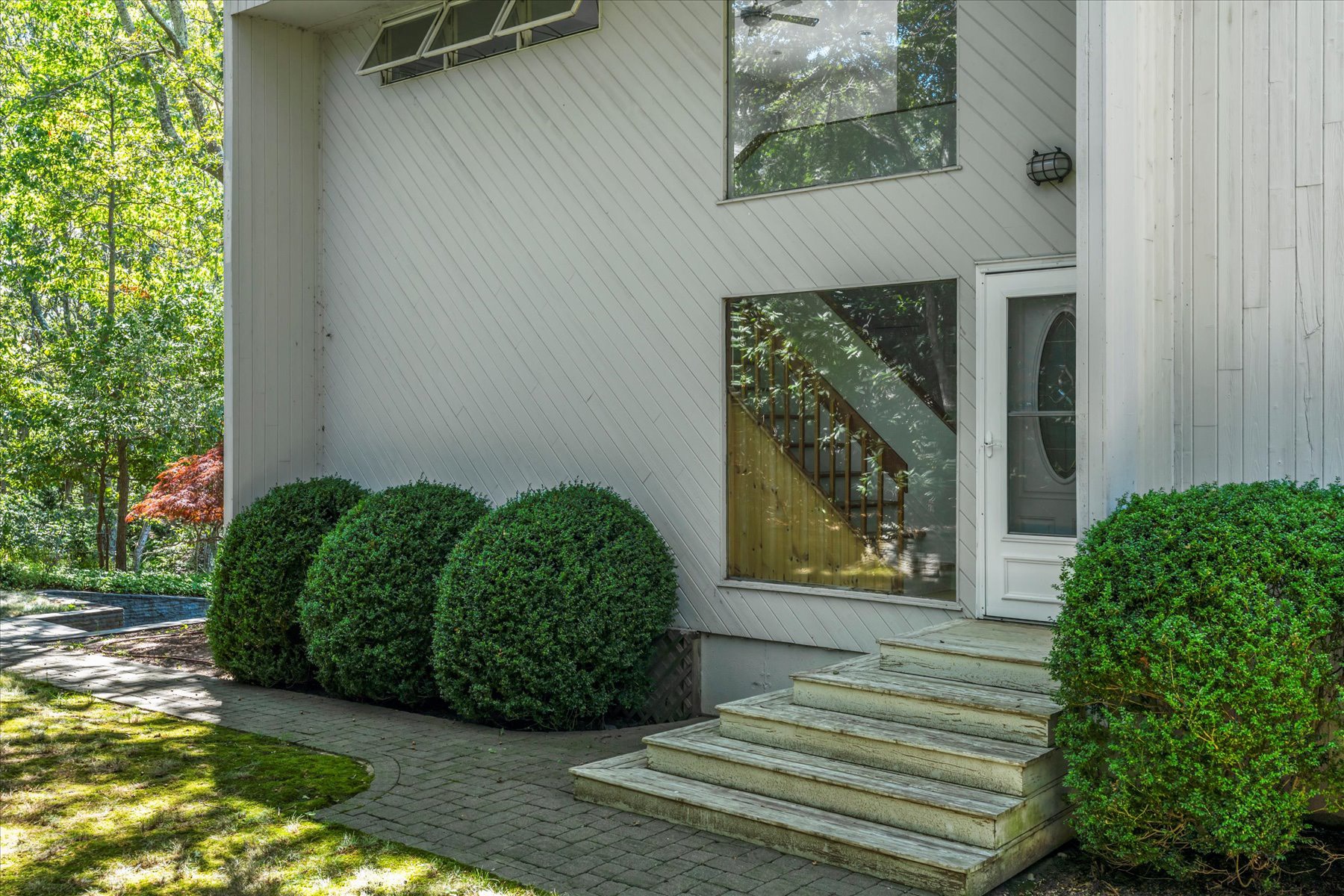 11 Deer Trail Road Southampton, NY 11968 - Photo 24 of 24 a front view of a house with garden