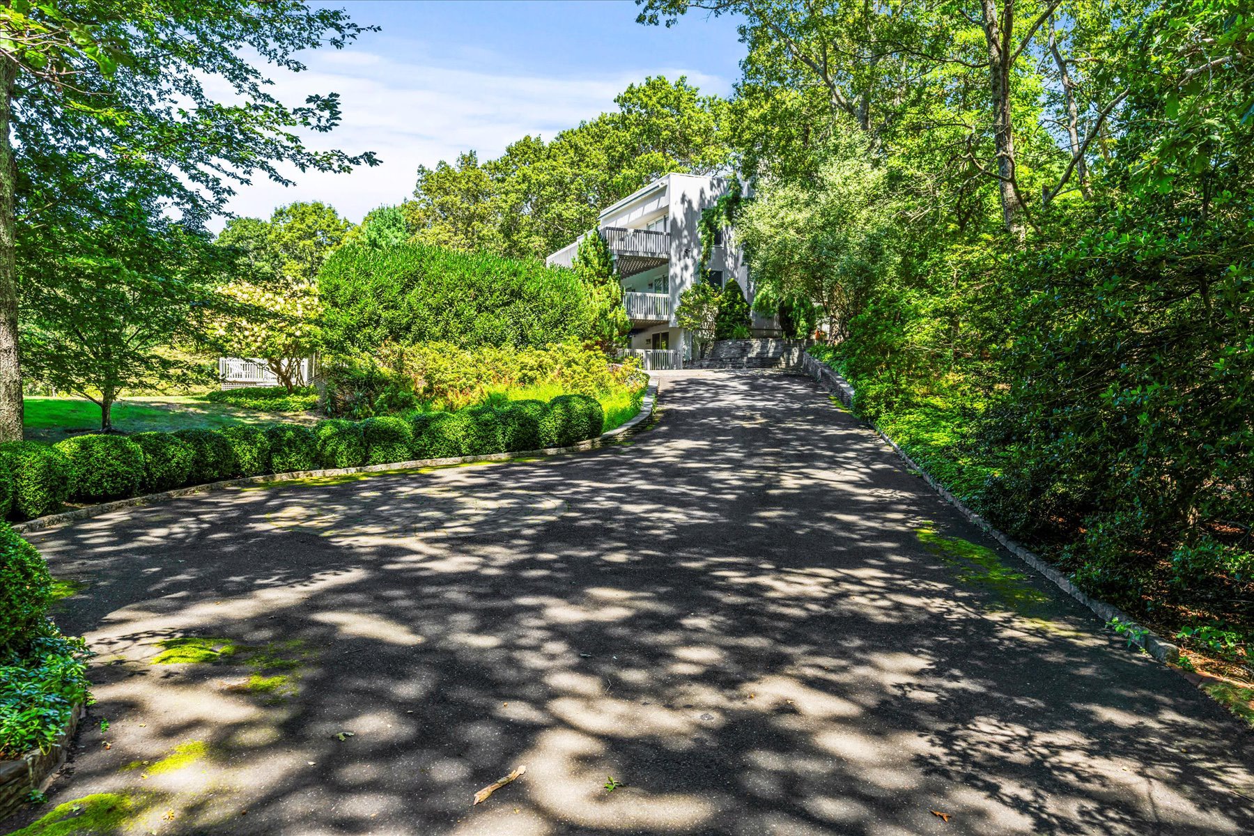 11 Deer Trail Road Southampton, NY 11968 - Photo 7 of 24 a view of a street with a tree