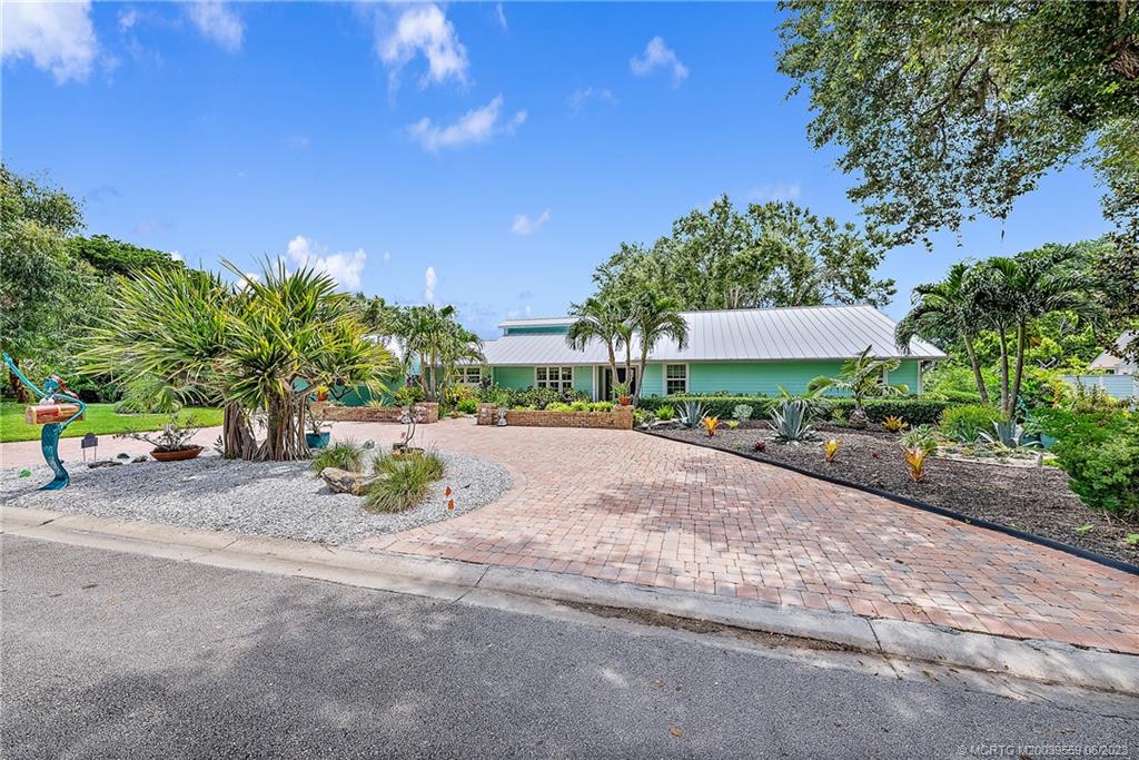 48 North River Road Stuart, FL 34996 - Photo 33 of 43 Entrance with Circular driveway