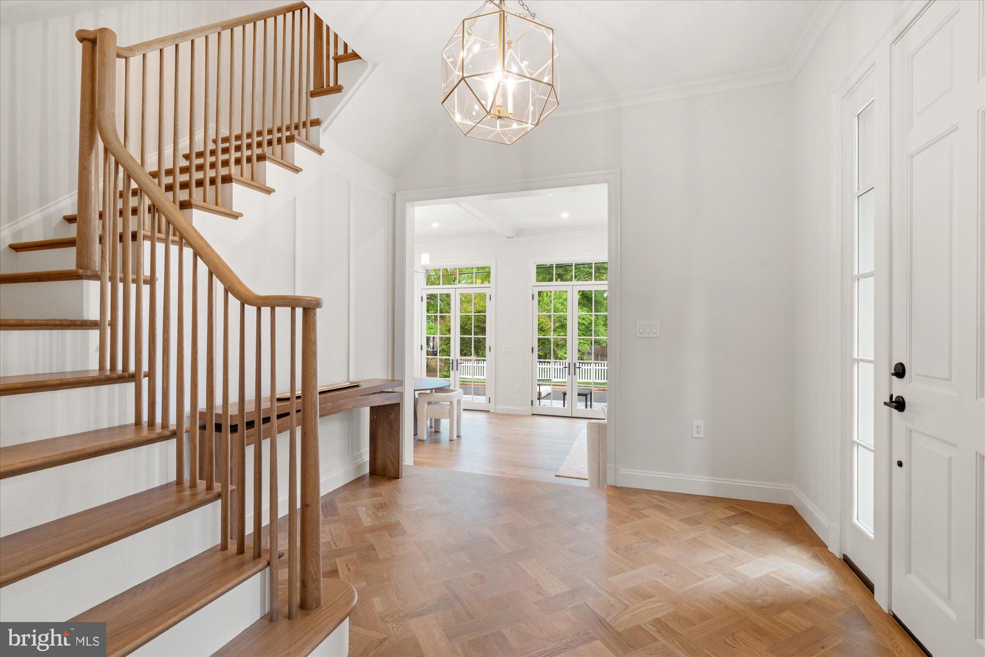 1004 Virginia Avenue Alexandria, VA 22302 - Photo 3 of 63 Foyer