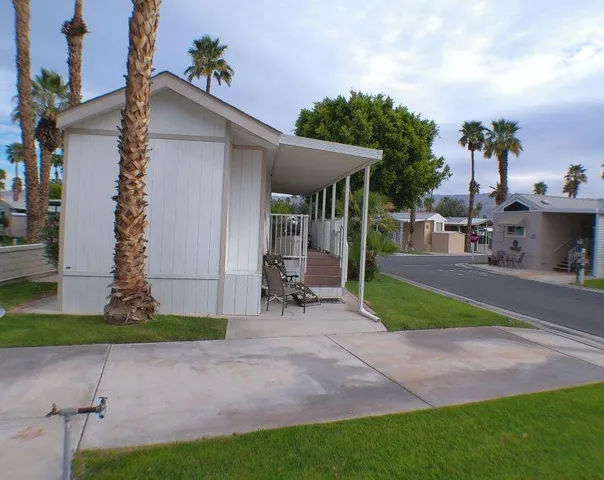 a view of a house with backyard and porch