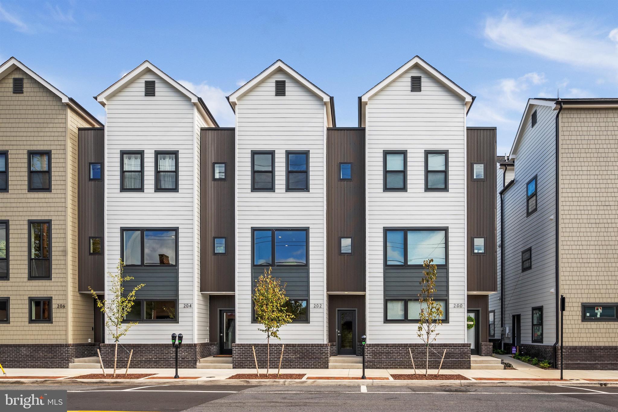 204 East Piccadilly St  