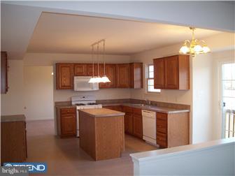 525 West Reeser Street Leesport, PA 19533 - Photo 3 of 6 Gallery Image 3