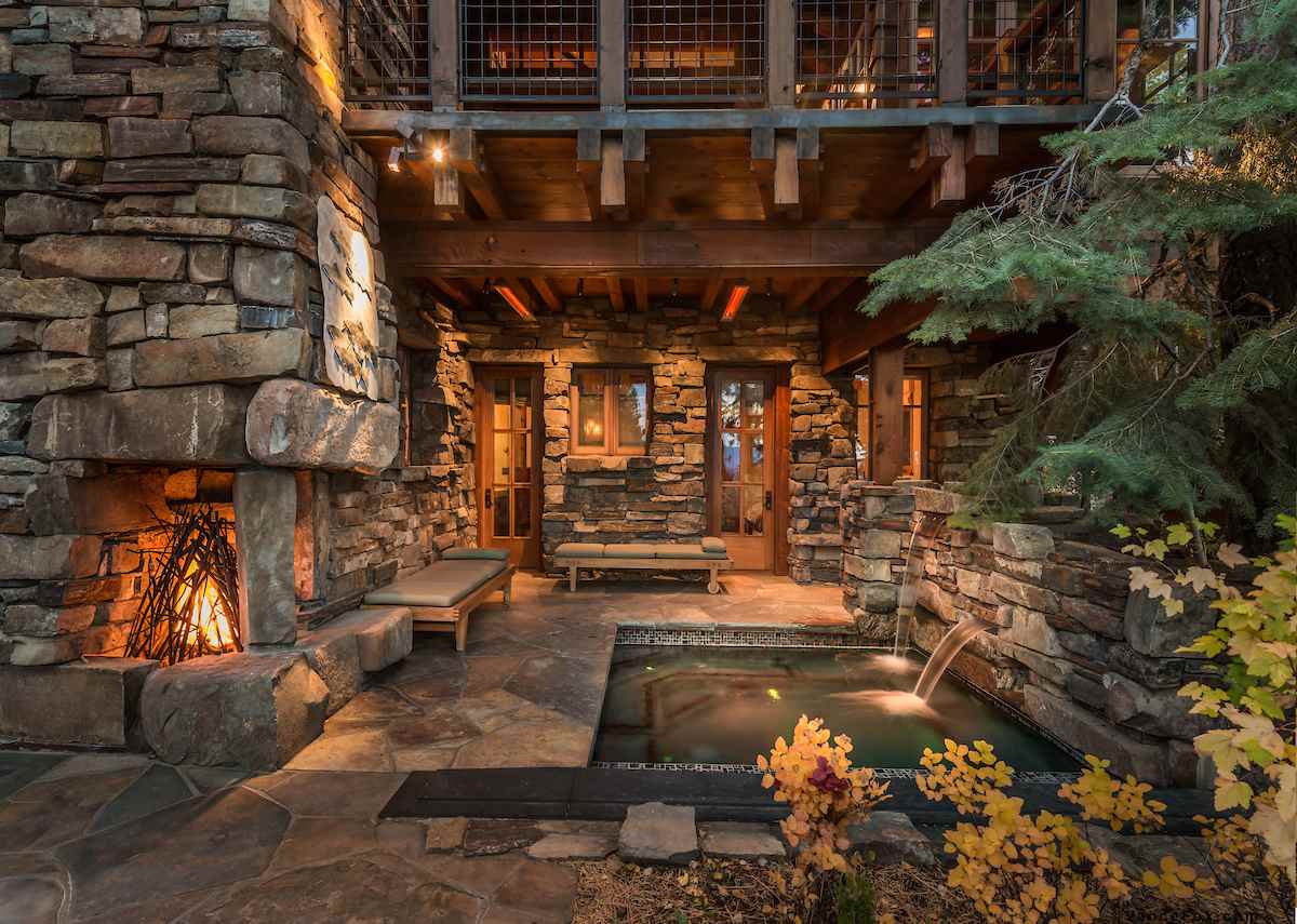 1946 Gray Wolf Truckee, CA 96161 - Photo 19 of 21 a city view with patio