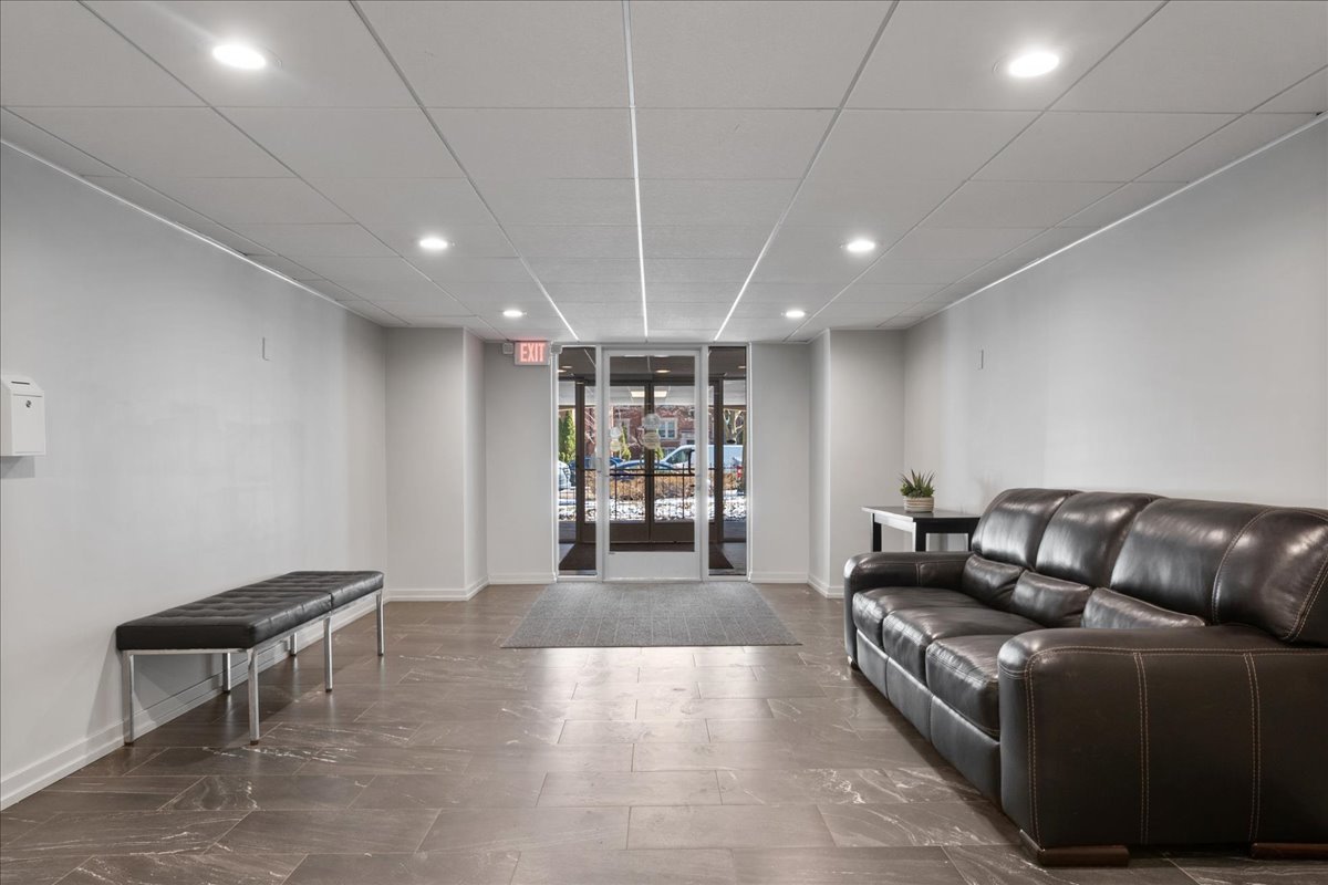 1310 Maple Avenue, Unit 5C Evanston, IL 60201 - Photo 3 of 21