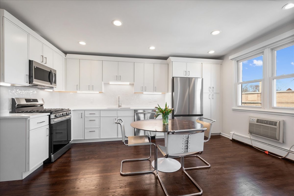 1310 Maple Avenue, Unit 5C Evanston, IL 60201 - Photo 4 of 21