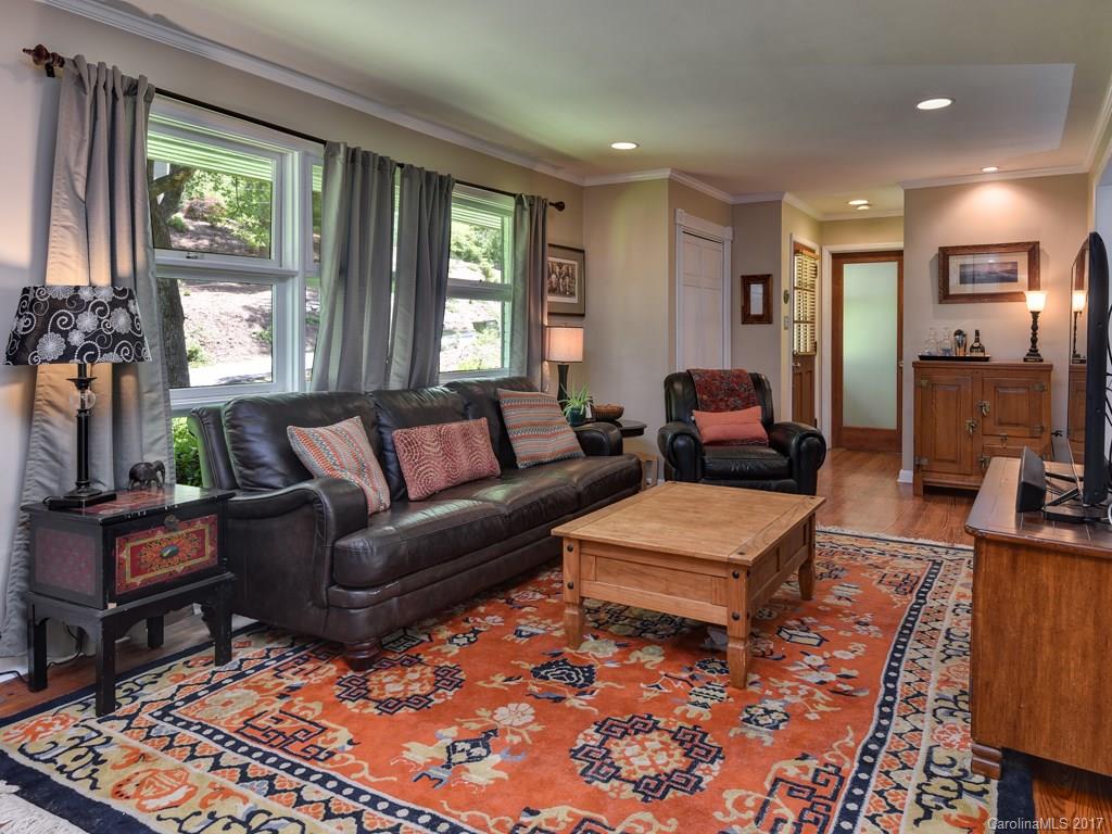 117 Red Oak Road Asheville, NC 28804 - Photo 3 of 24 Gallery Image 3