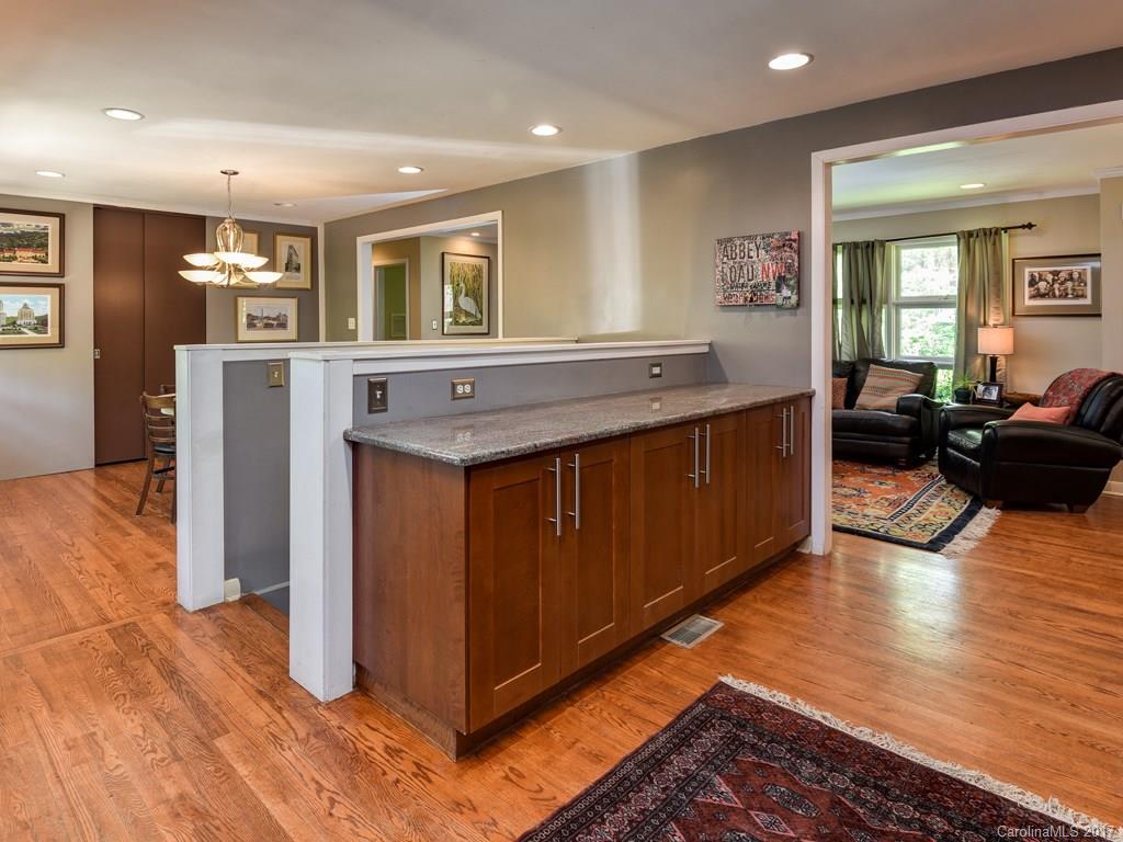 117 Red Oak Road Asheville, NC 28804 - Photo 4 of 24 Gallery Image 4