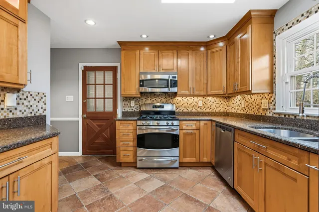 $3,500 | 3412 Ramsgate Terrace, Alexandria, VA 22309