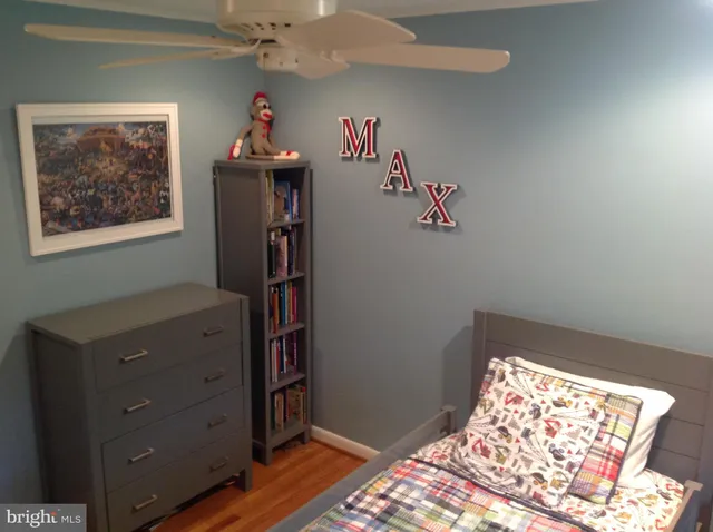 a view of a workspace in a bedroom