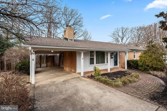 a view of park with deck