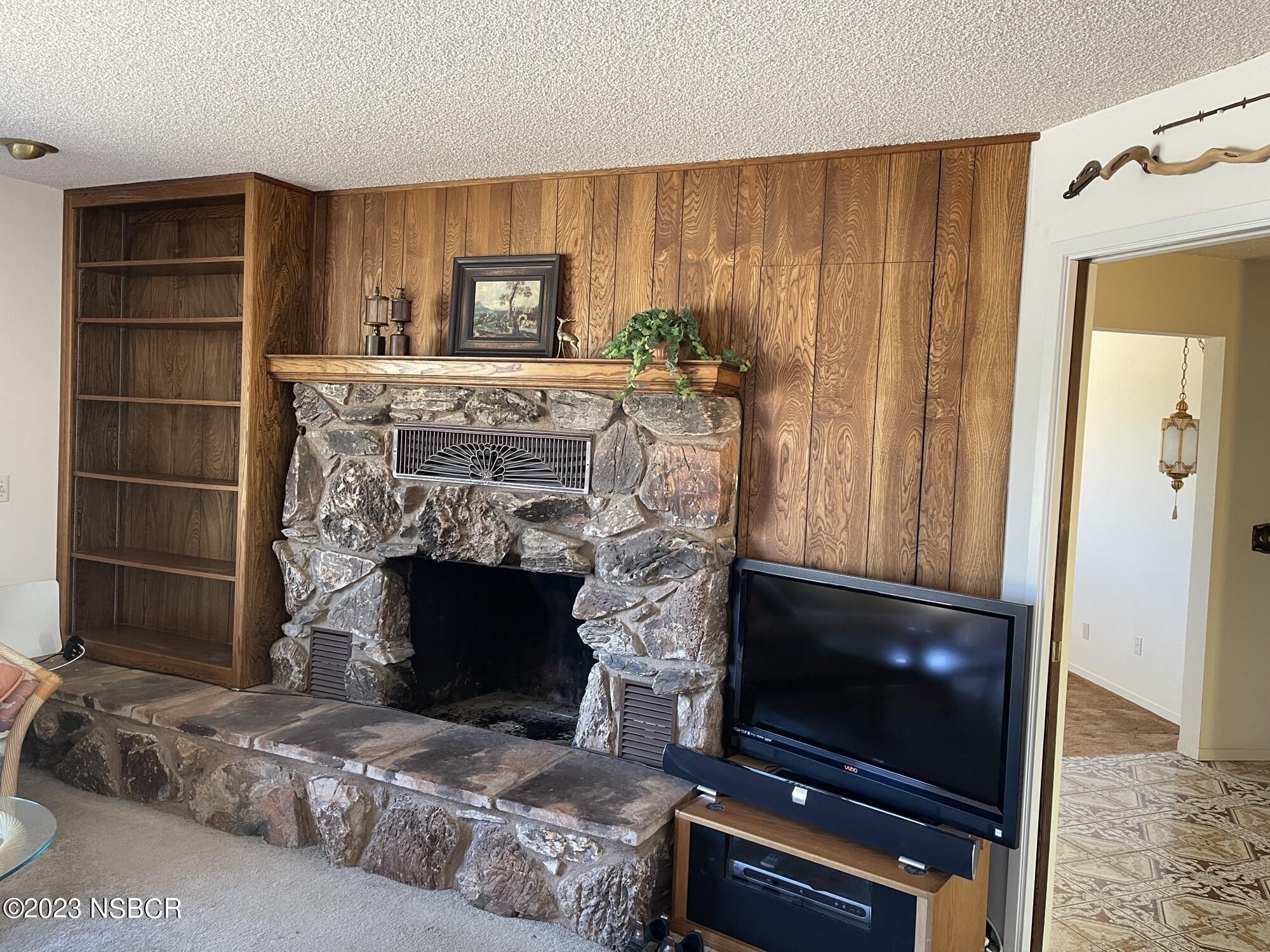 2514 Telephone Road Santa Maria, CA 93454 - Photo 11 of 33 fam rm frplc 1