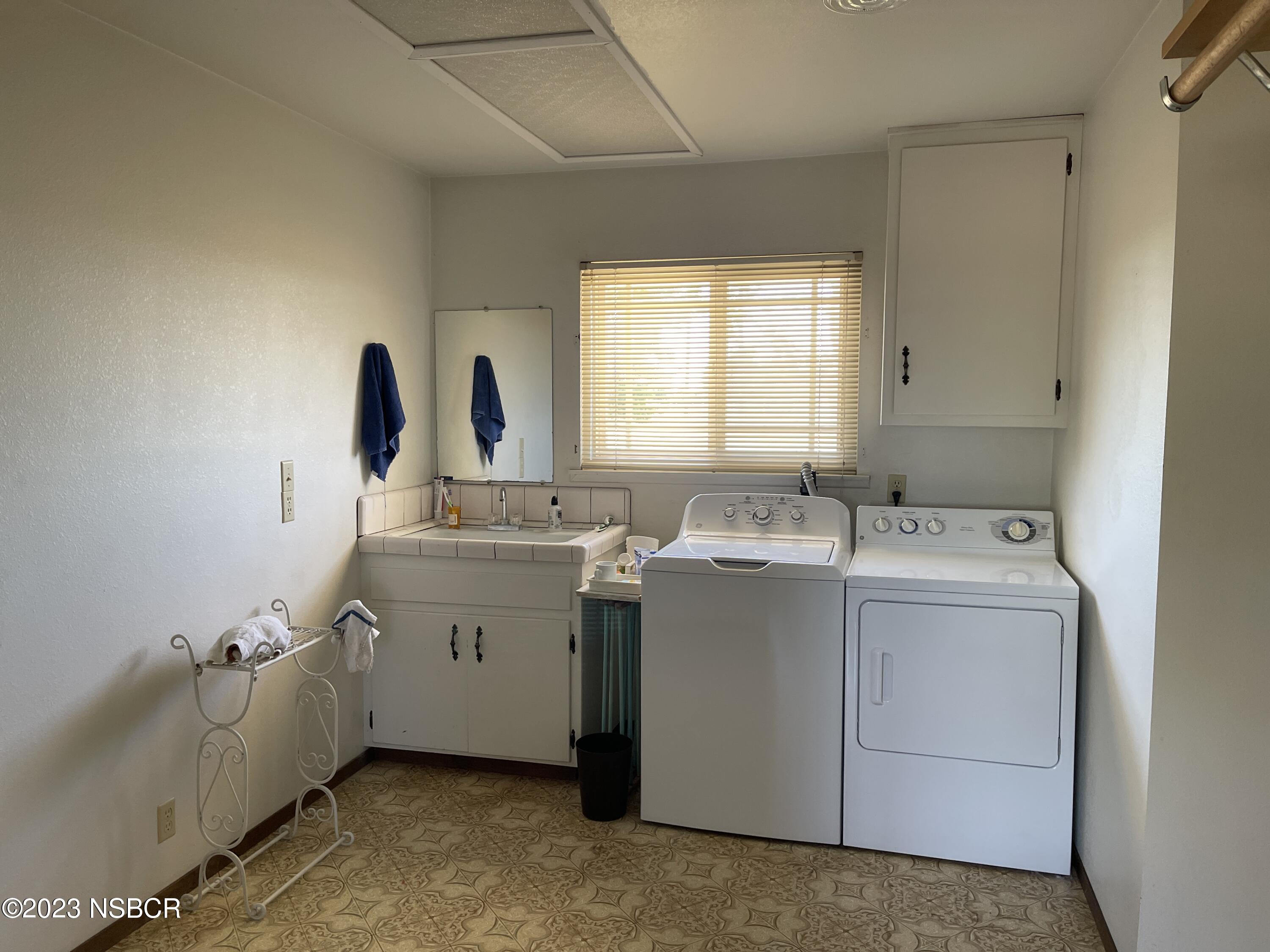 2514 Telephone Road Santa Maria, CA 93454 - Photo 18 of 33 laundry