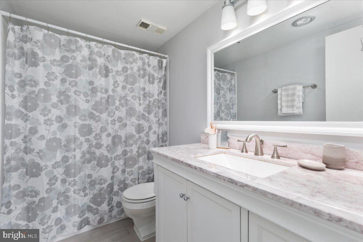 5911 Edsall Road, Unit PH02 Alexandria, VA 22304 - Photo 16 of 23 En Suite Bathroom
