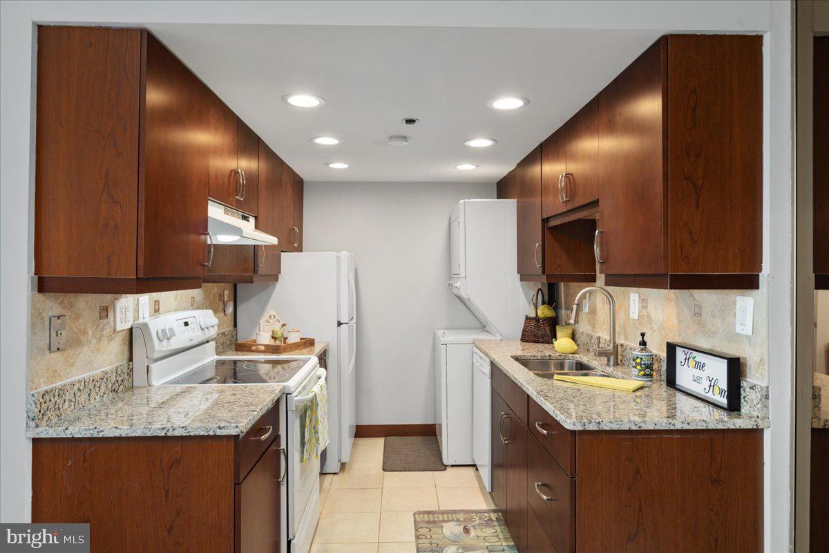 5911 Edsall Road, Unit PH02 Alexandria, VA 22304 - Photo 5 of 23 Kitchen