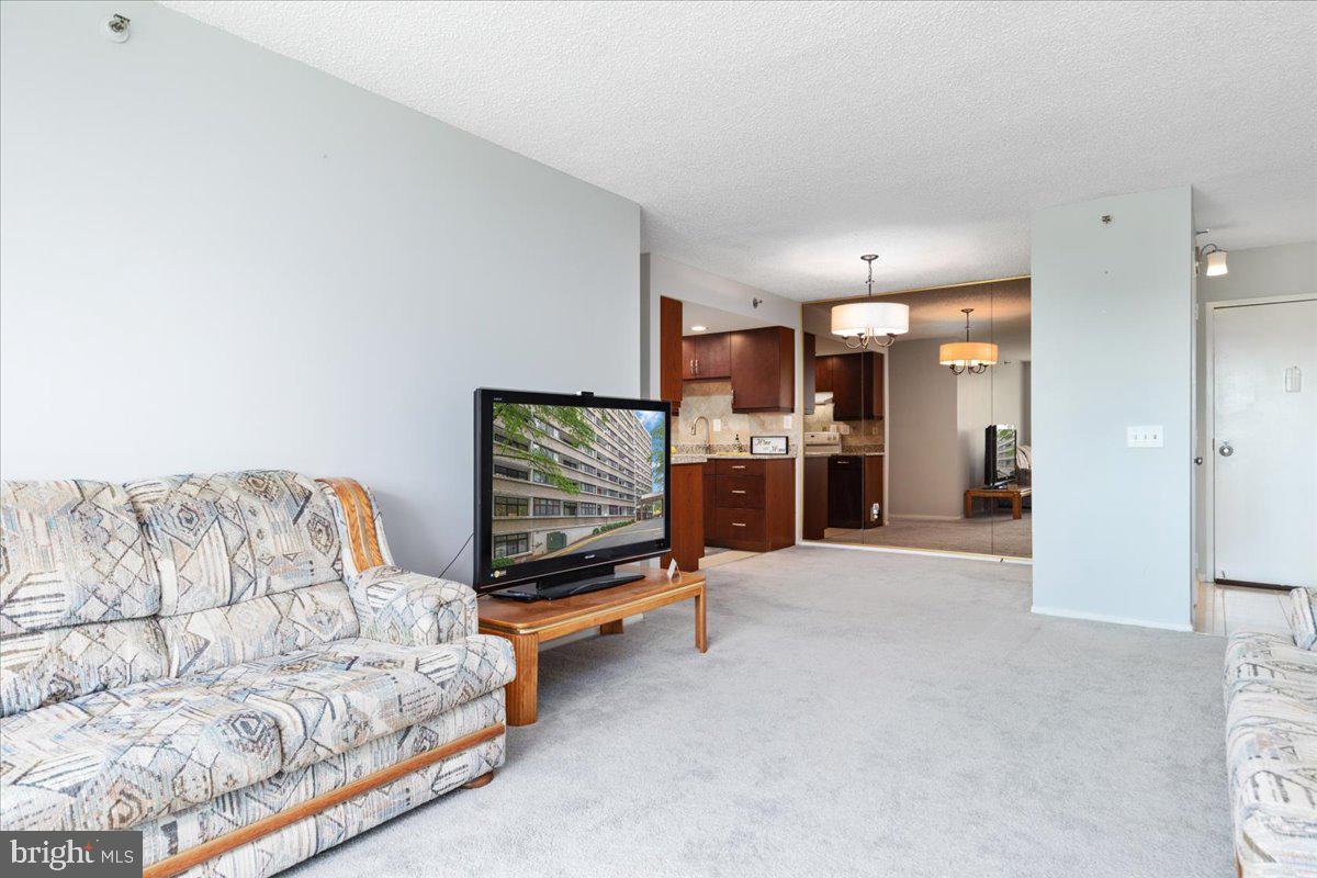 5911 Edsall Road, Unit PH02 Alexandria, VA 22304 - Photo 8 of 23