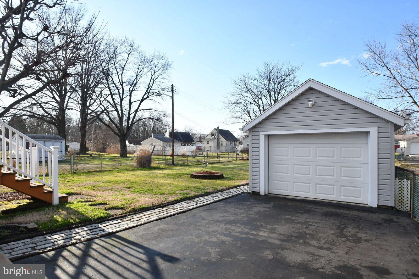 2804 Sparrows Point Road Baltimore, MD 21219 - Photo 4 of 47 Garage