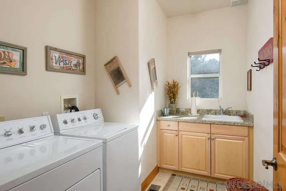 1295 Banner Road Julian, CA 92036 - Photo 15 of 25 a utility room with dryer and washer