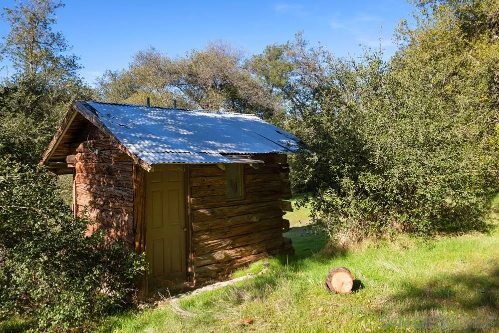 1295 Banner Road Julian, CA 92036 - Photo 25 of 25 a view of a backyard of the house
