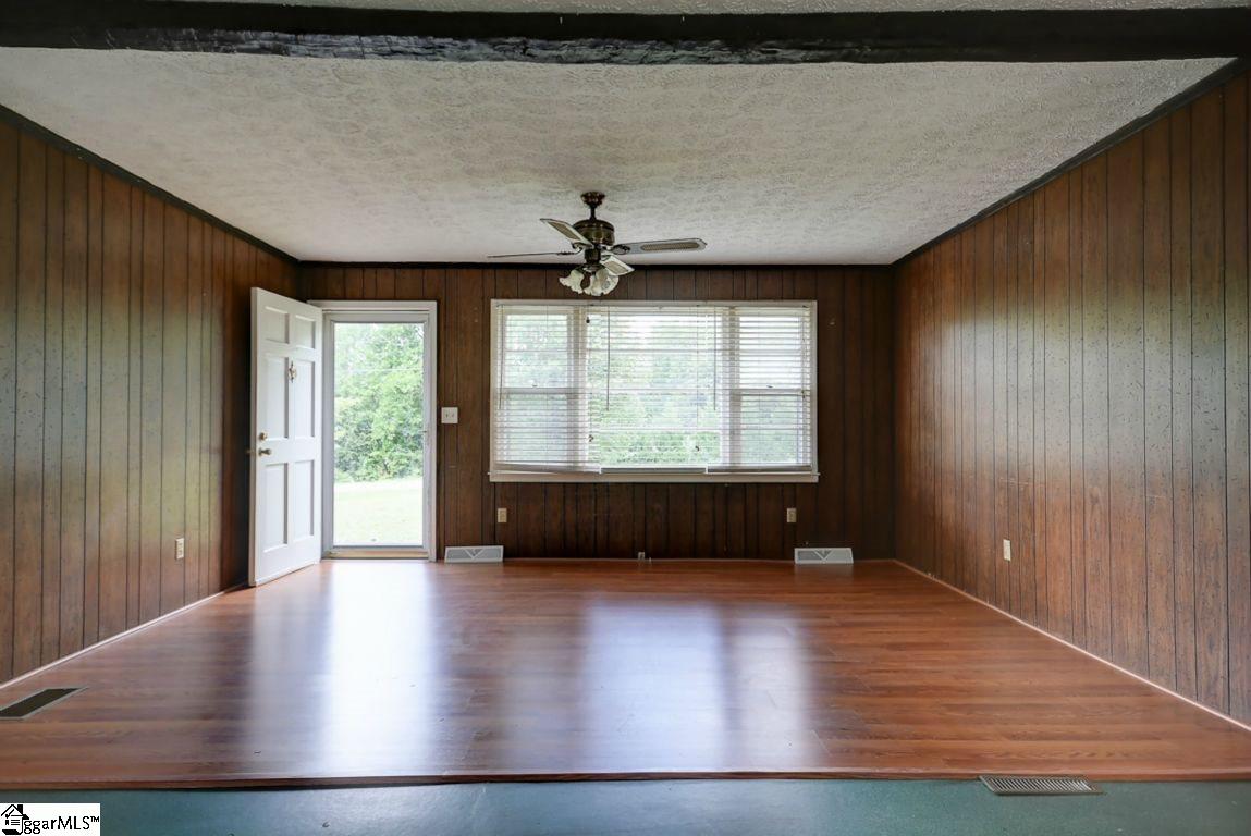 100 Incline Street Marietta, SC 29661 - Photo 3 of 30 Gallery Image 3