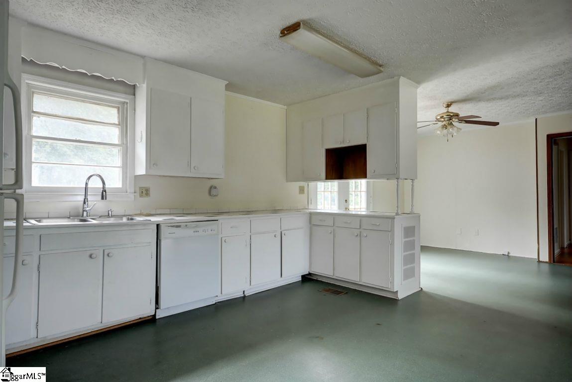 100 Incline Street Marietta, SC 29661 - Photo 10 of 30 Gallery Image 10