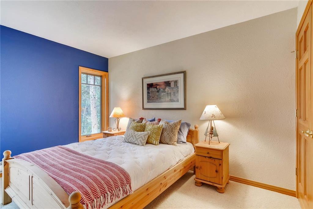 800 Columbine Road, Unit B9 Breckenridge, CO 80424 - Photo 14 of 25 a bedroom with a bed and a lamp