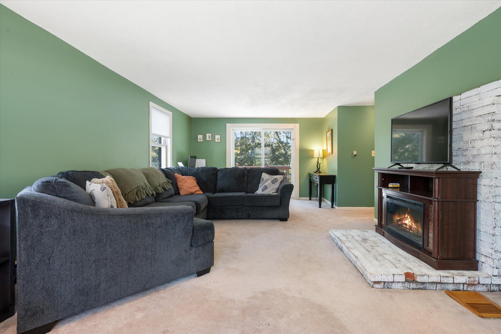 142 Ichabod Lane Hampden, ME 04444 - Photo 22 of 52 22-Living Room