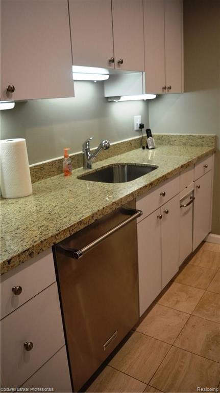 1750 Vernier Road, Unit 9 Grosse Pointe Woods, MI 48236 - Photo 20 of 37