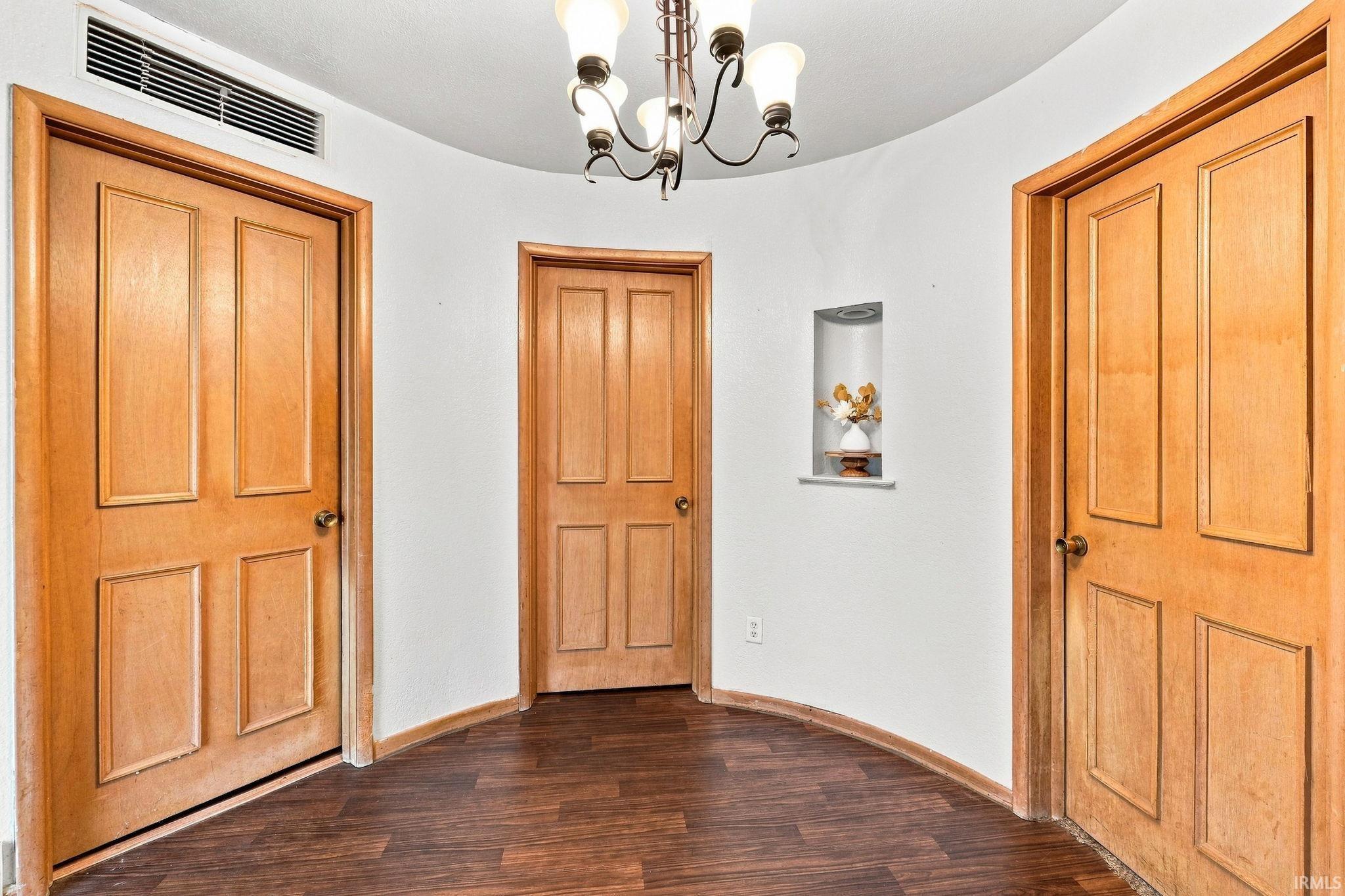 608 Roxbury Court Fort Wayne, IN 46807 - Photo 6 of 45 Gallery Image 6