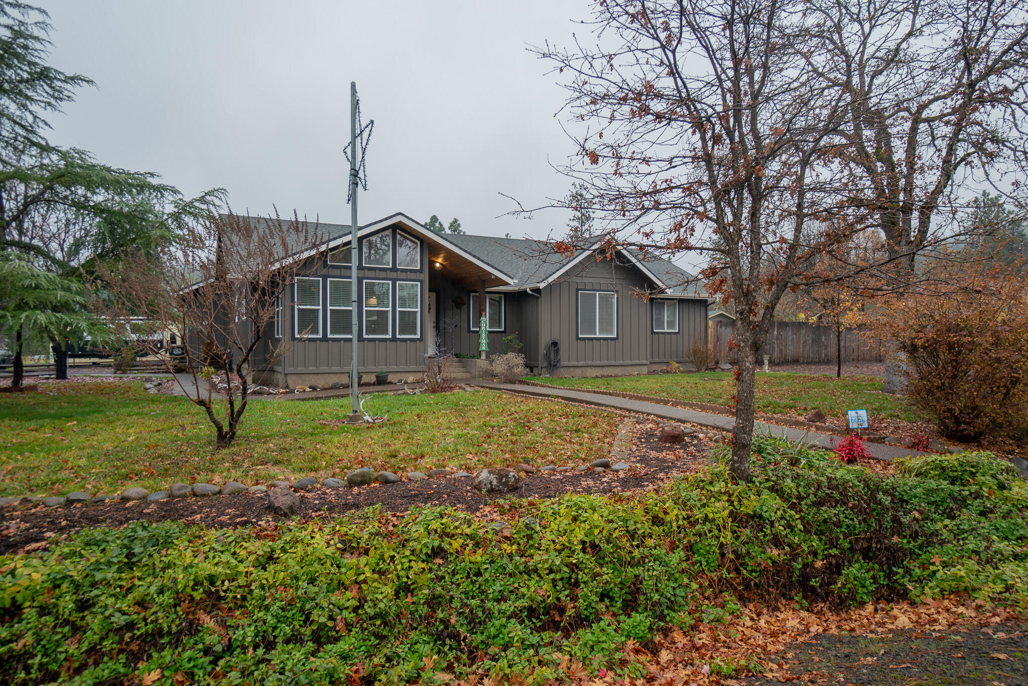1027 Chevney Drive Shady Cove, OR 97539 - Photo 2 of 29 DSC02879-HDR