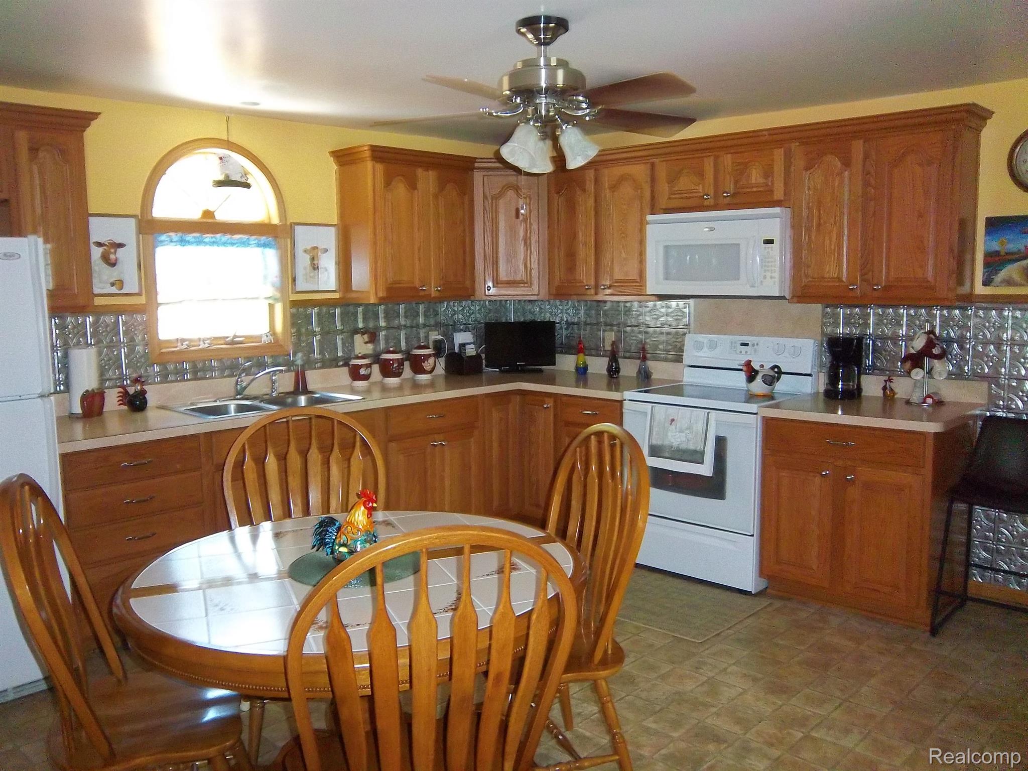 5333 Lapeer Road Burton, MI 48509 - Photo 4 of 19 Gallery Image 4