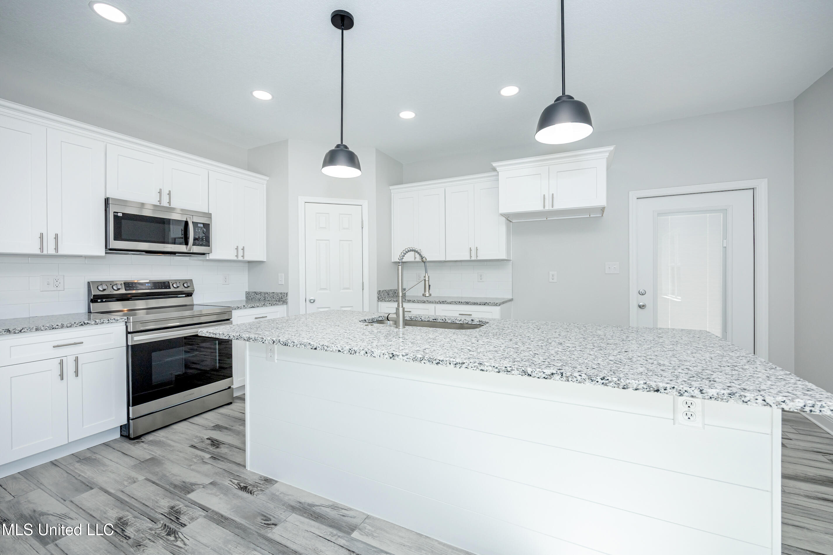 700 Peach Street Ocean Springs, MS 39564 - Photo 18 of 66 IMG_4968