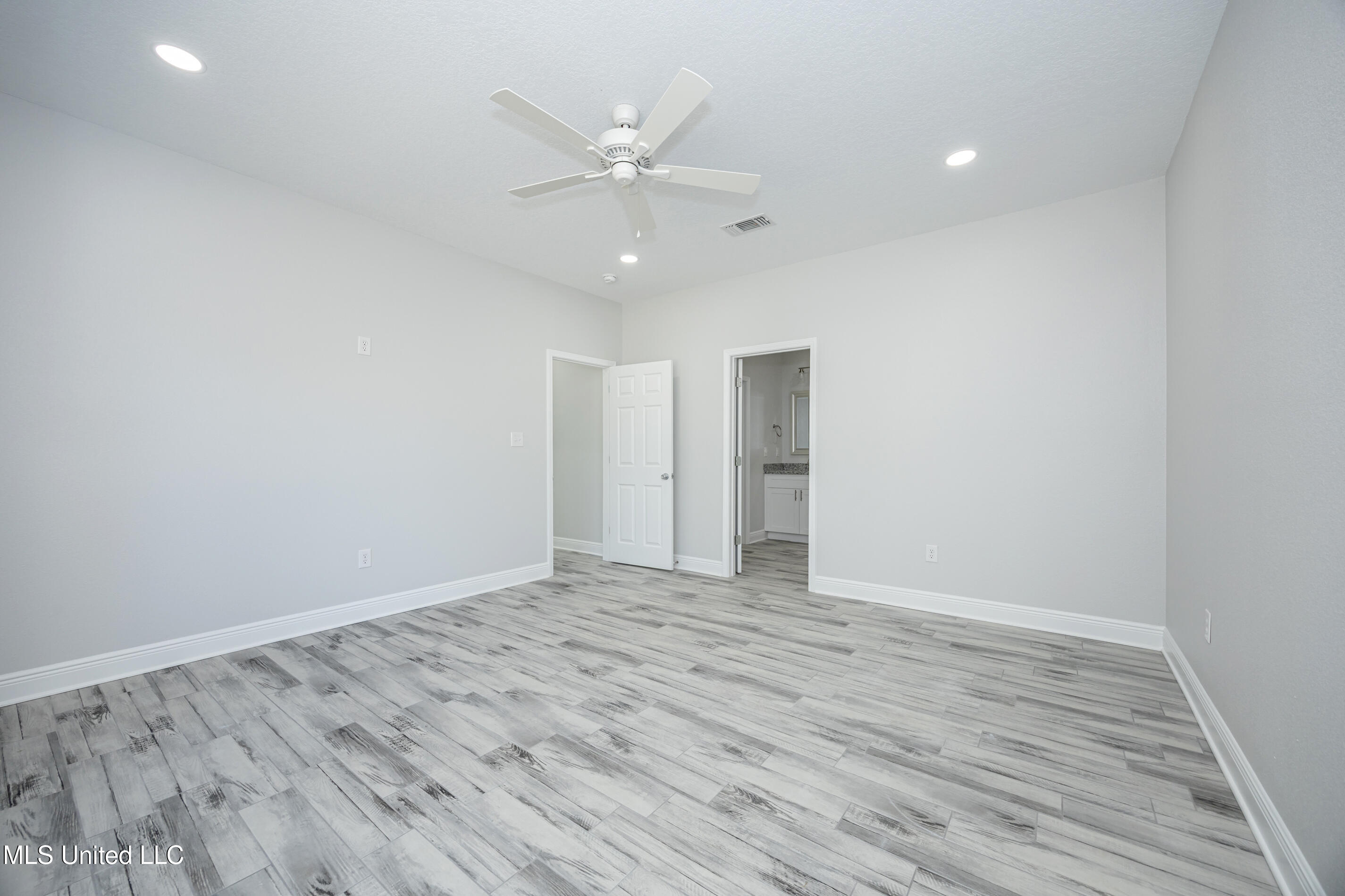 700 Peach Street Ocean Springs, MS 39564 - Photo 30 of 66 IMG_4982