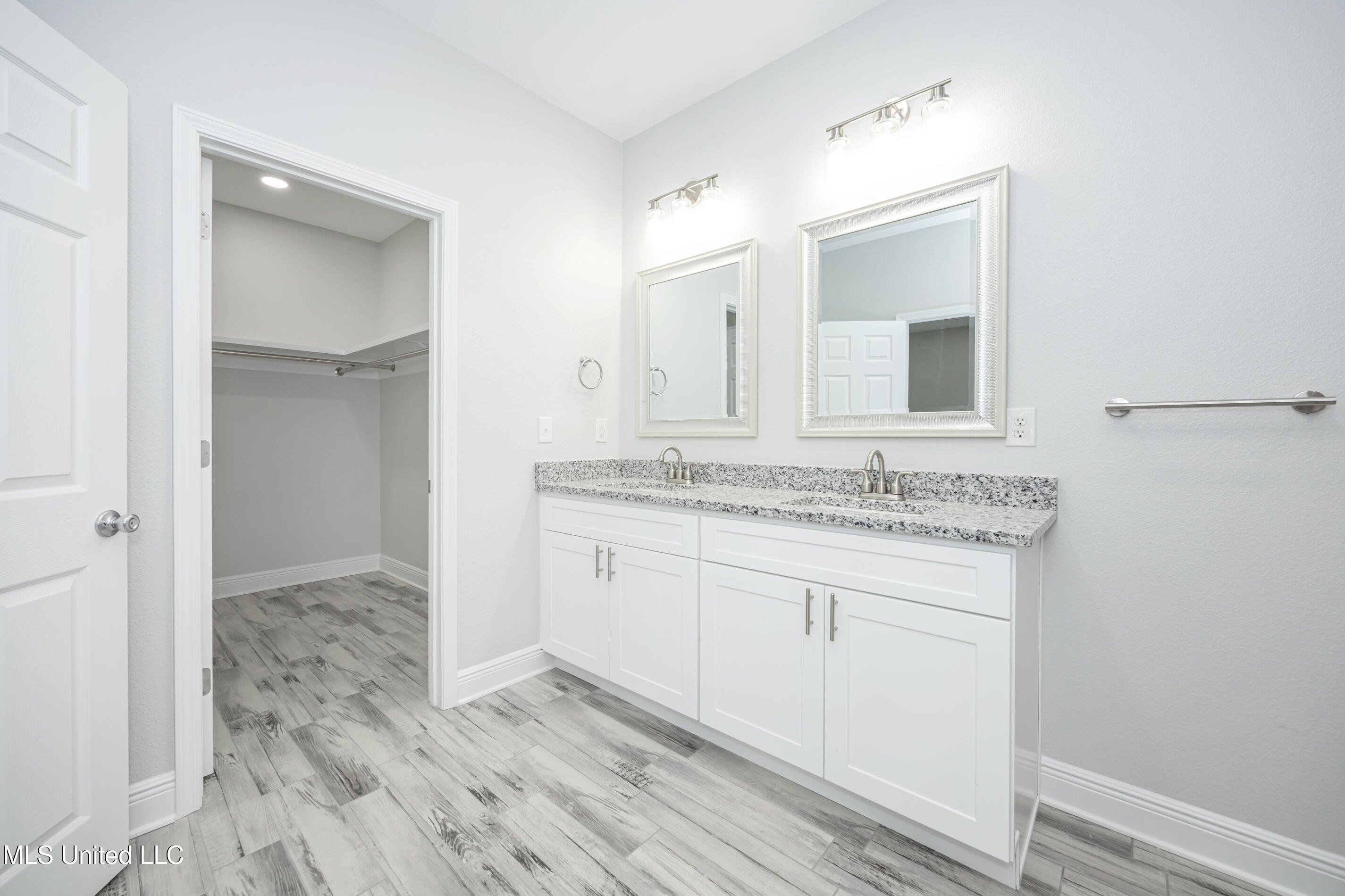 700 Peach Street Ocean Springs, MS 39564 - Photo 31 of 66 IMG_4983