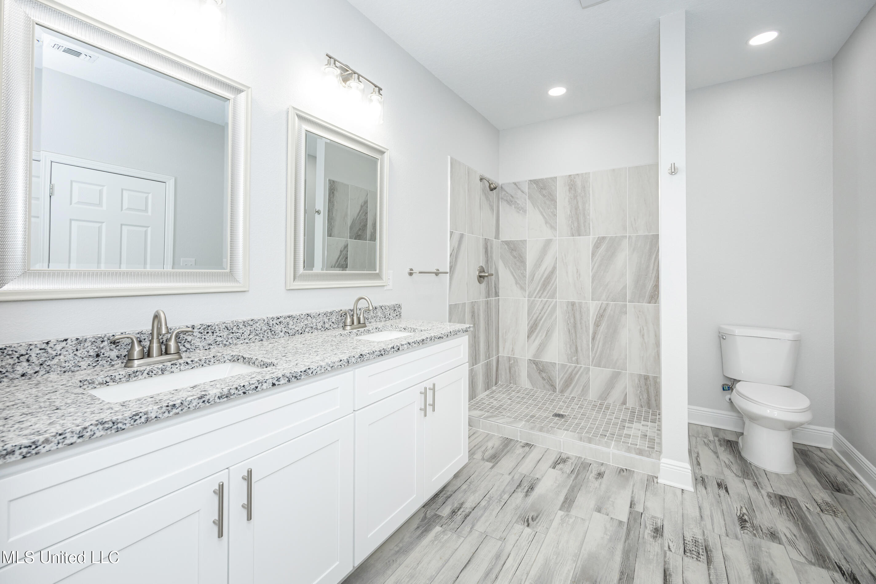 700 Peach Street Ocean Springs, MS 39564 - Photo 34 of 66 IMG_4987