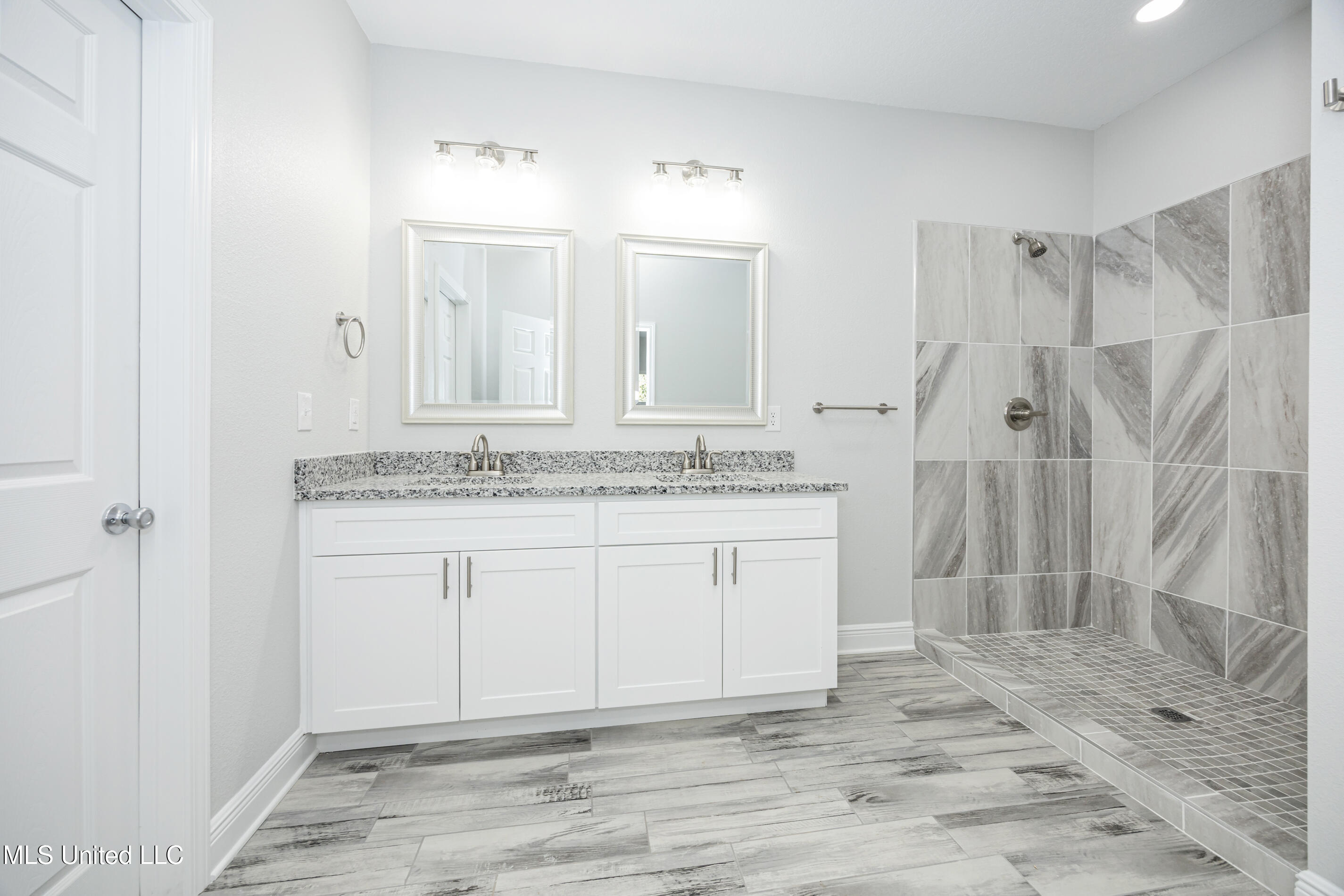 700 Peach Street Ocean Springs, MS 39564 - Photo 36 of 66 IMG_4989