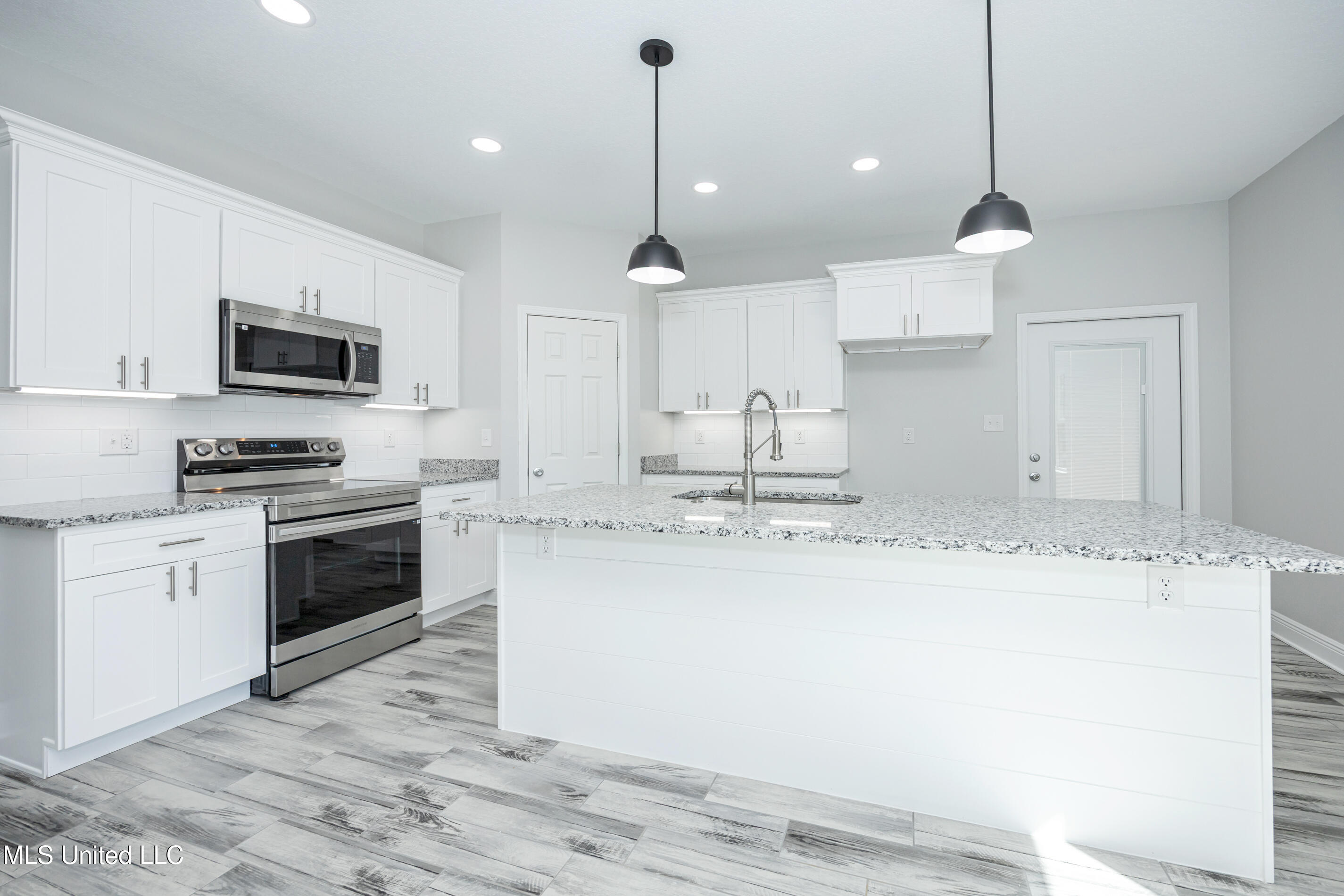 700 Peach Street Ocean Springs, MS 39564 - Photo 37 of 66 IMG_4990