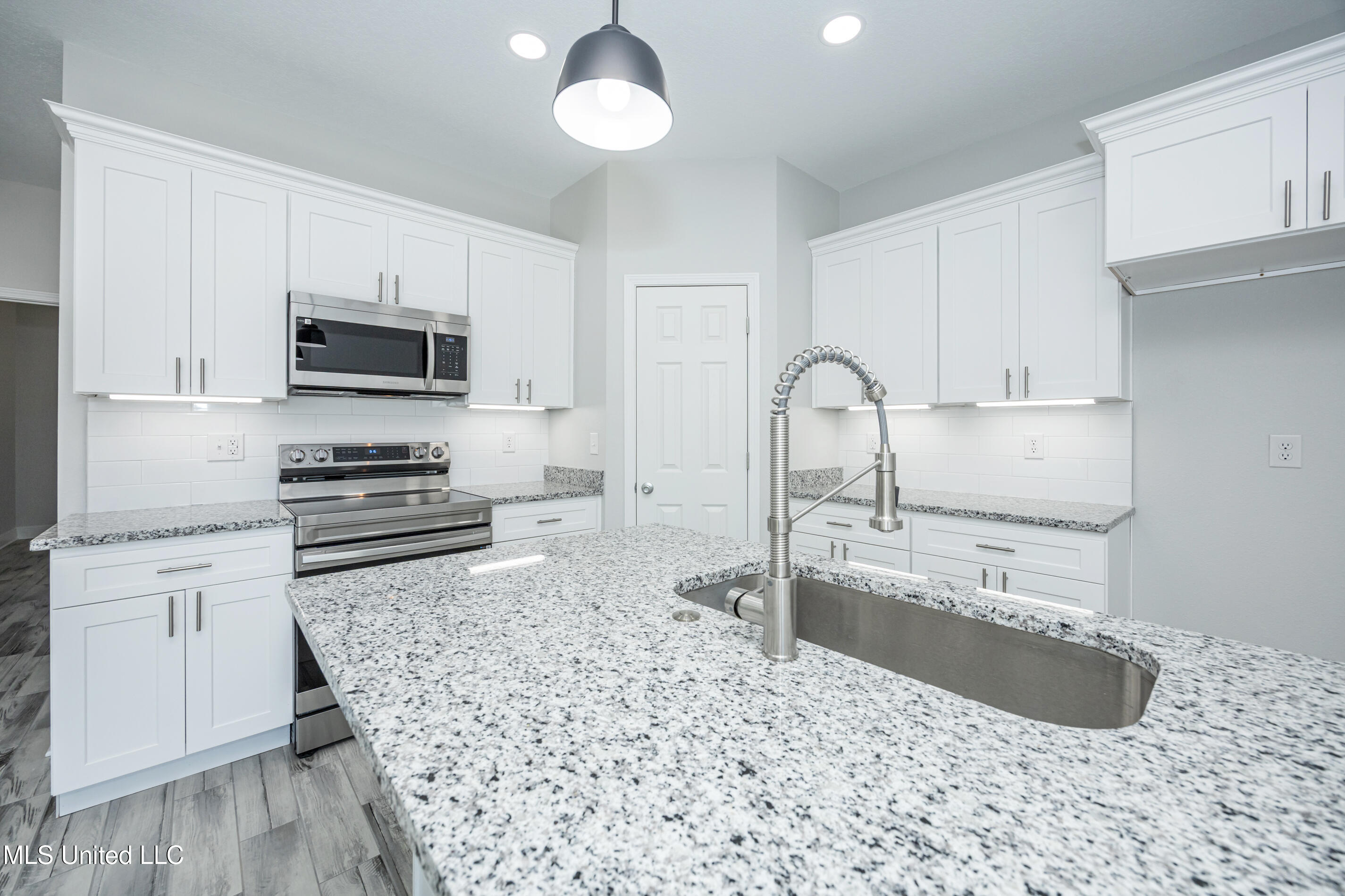 700 Peach Street Ocean Springs, MS 39564 - Photo 38 of 66 IMG_4991